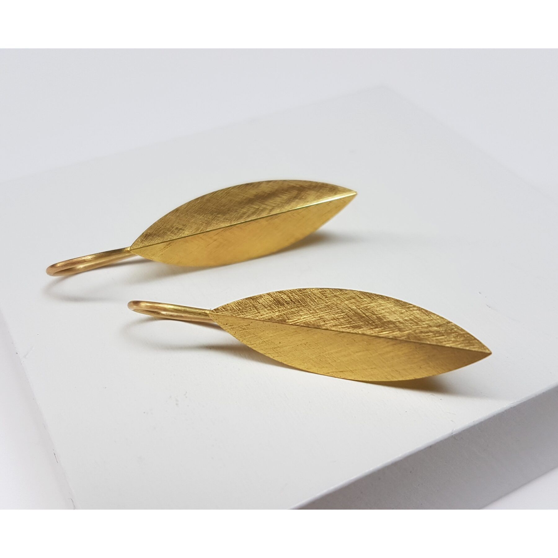 18 ct Fairmined gold earrings LEAVES