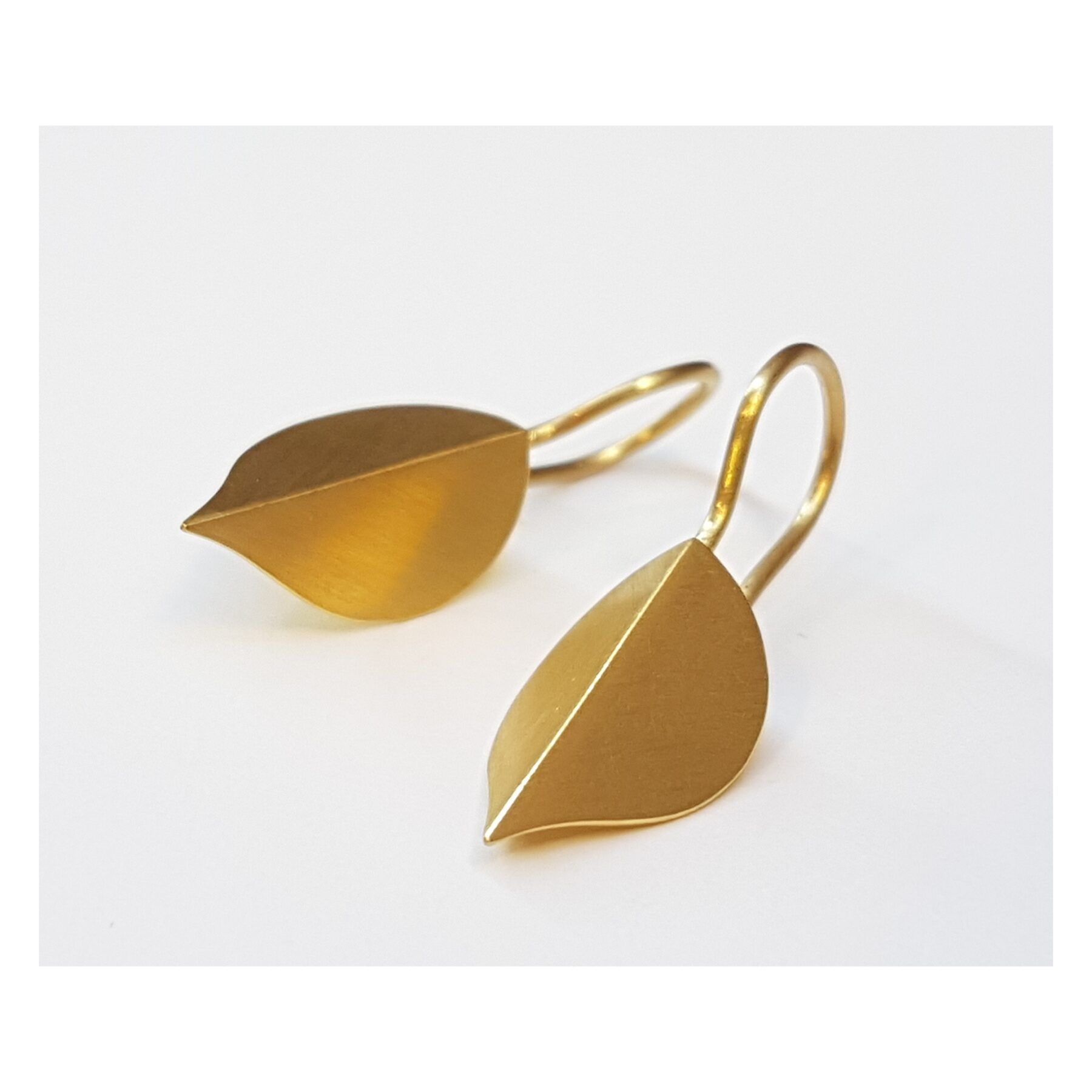 18 ct Fairmined gold earrings LEAVES