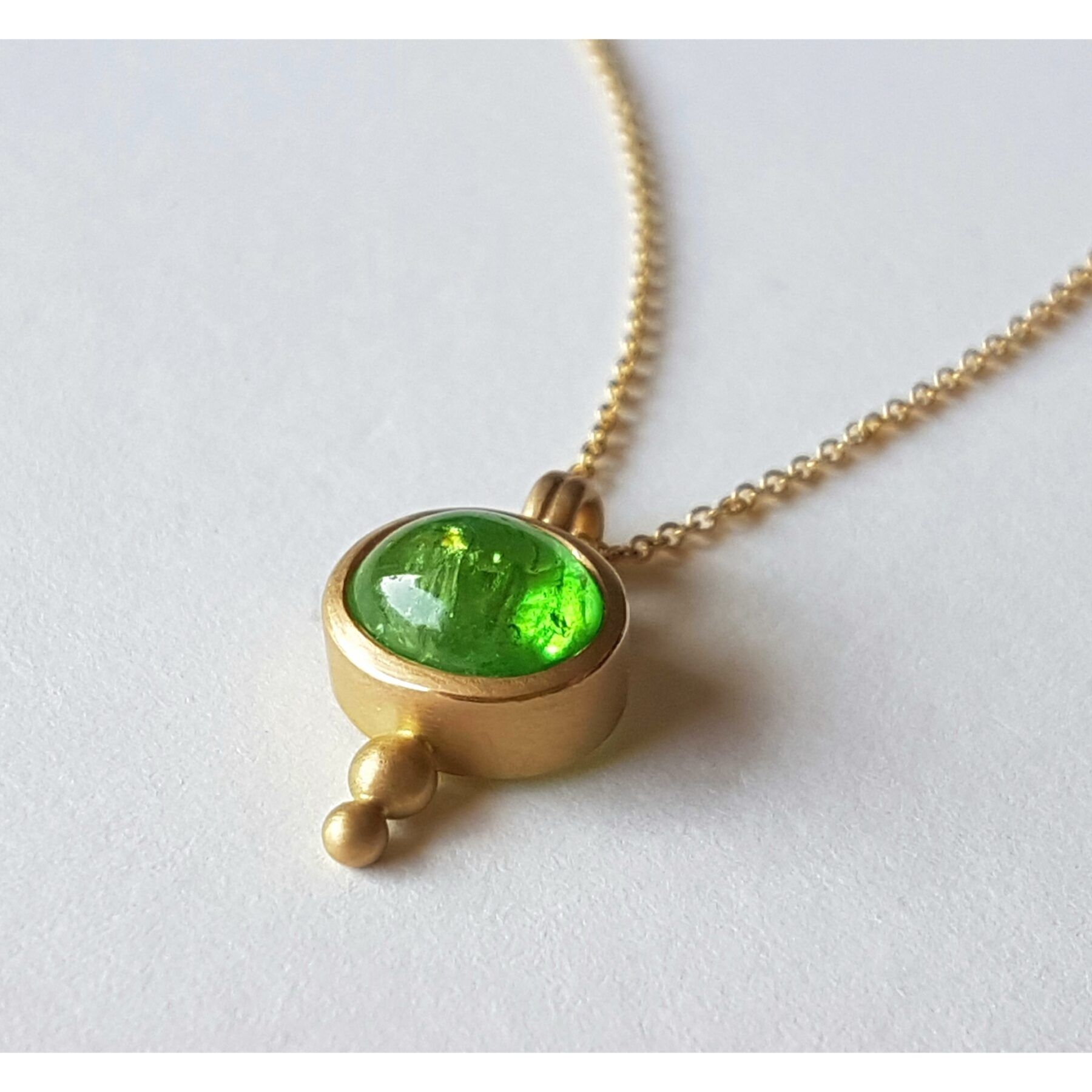 18 ct gold pendant with green garnet, one of a kind