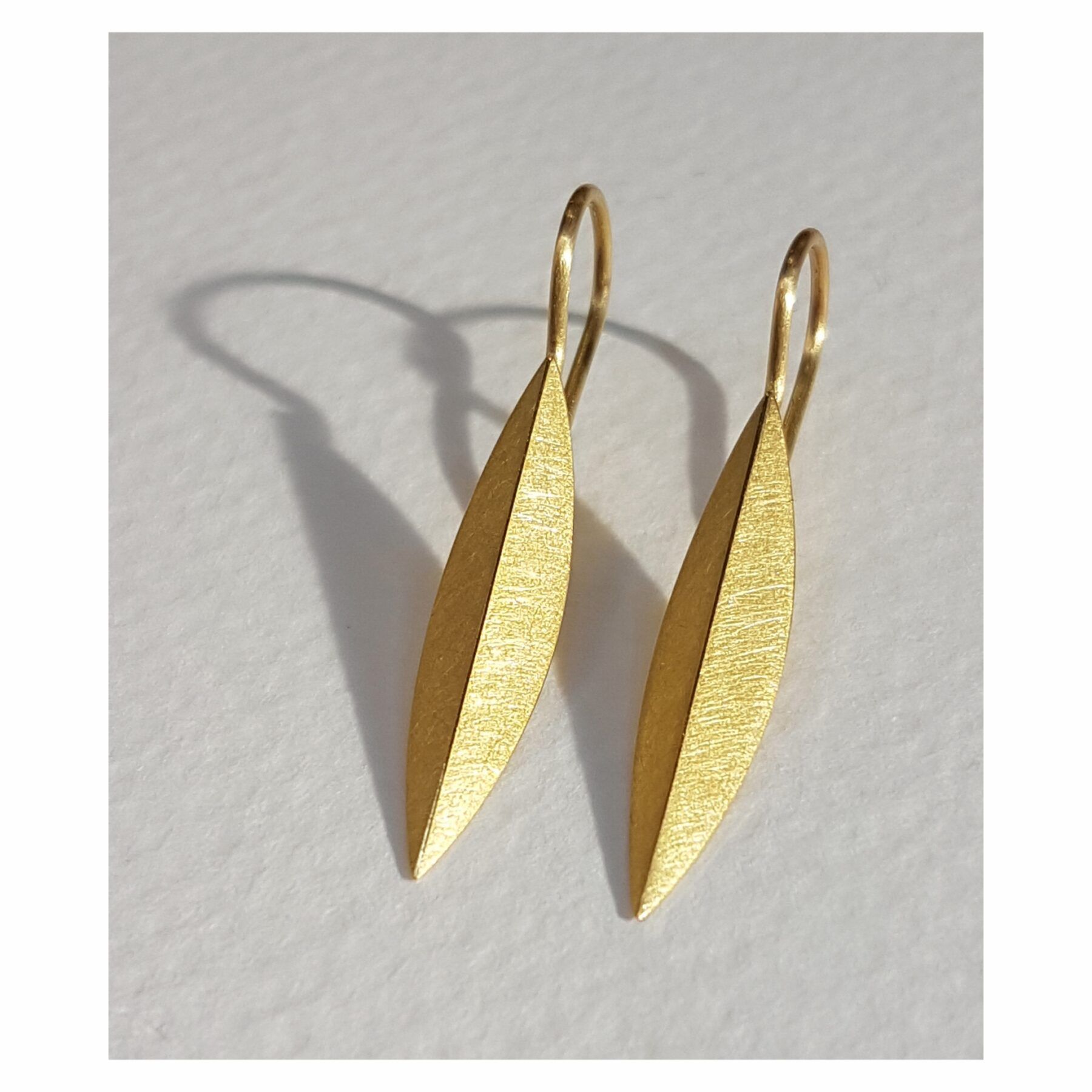 18 ct Fairmined gold earrings LEAVES